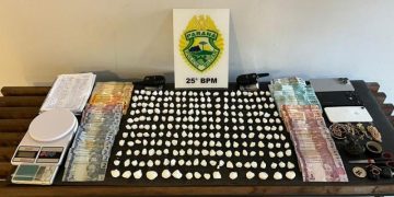 PMPR prende casal por tráfico de drogas e apreende entorpecentes em Umuarama