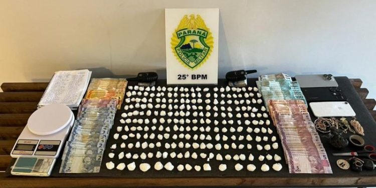 PMPR prende casal por tráfico de drogas e apreende entorpecentes em Umuarama