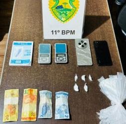 PMPR prende envolvidos com tráfico de drogas durante ação policial em Fênix