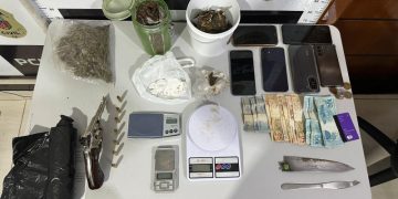 PCPR prende dois homens, arma de fogo e drogas em Irati