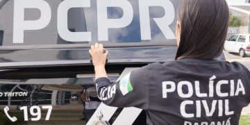 Delegacia da Mulher divulga foto de homem foragido por feminicídio em Curitiba