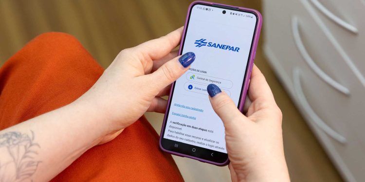 Cliente da Sanepar pode receber avisos sobre abastecimento de água no imóvel por SMS