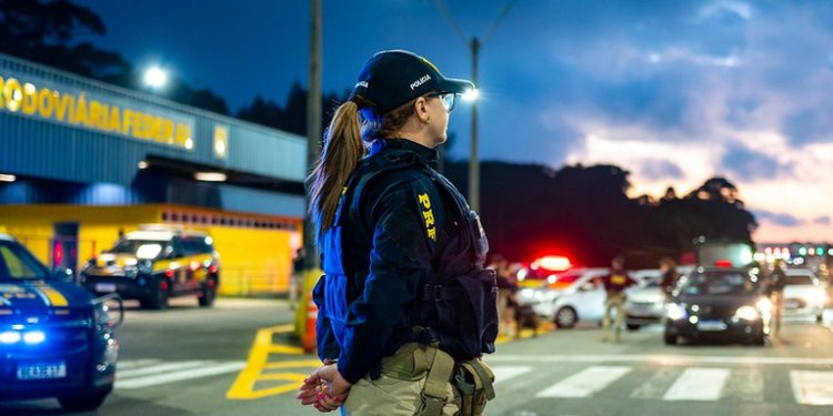 PRF reforça presença nas rodovias federais durante o feriado de Tiradentes