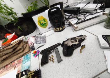 ROTAM desarticula ponto de tráfico, apreende armas e estufa de maconha na RMC