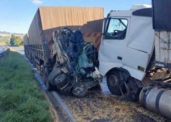 Engavetamento na BR-376 deixa dois mortos e três feridos em Ponta Grossa