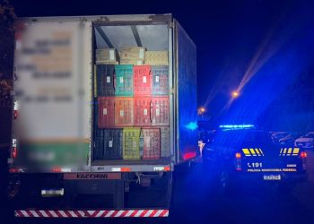 PRF apreende 350 mil maços de cigarros em caminhão na BR-163, em Guaíra
