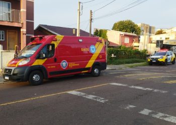 Confusão termina com mulher atingida com taco de sinuca na cabeça e dono de bar esfaqueado em Curitiba