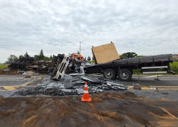 Colisão entre caminhões deixa dois mortos e interdita totalmente a BR-476 em Contenda