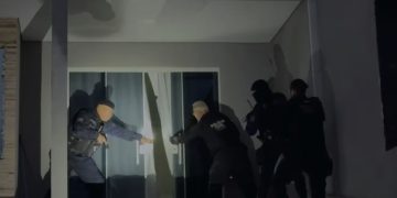 Polícia Civil cumpre mandados contra envolvidos em invasão de campo e violência em jogo em Curitiba