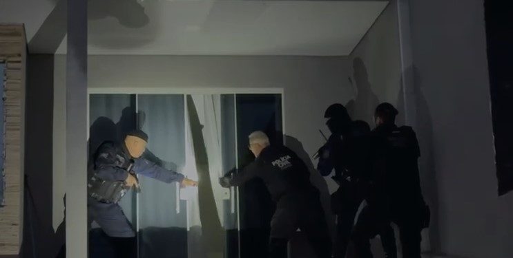 Polícia Civil cumpre mandados contra envolvidos em invasão de campo e violência em jogo em Curitiba