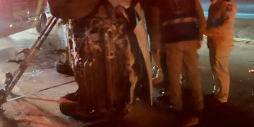 Motorista morre após carro capotar em colisão no Contorno Leste e condutor envolvido foge do local