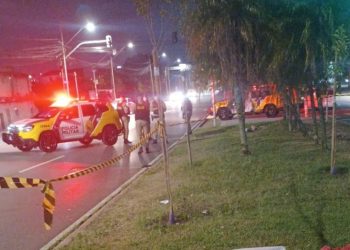 Após esfaquear mulher em assalto, indivíduo dá facadas em PM e acaba neutralizado em Curitiba