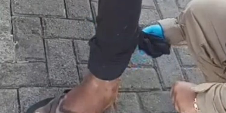 Indivíduo que escondia pinos de cocaína na barra da calça é preso pela PM no Capanema