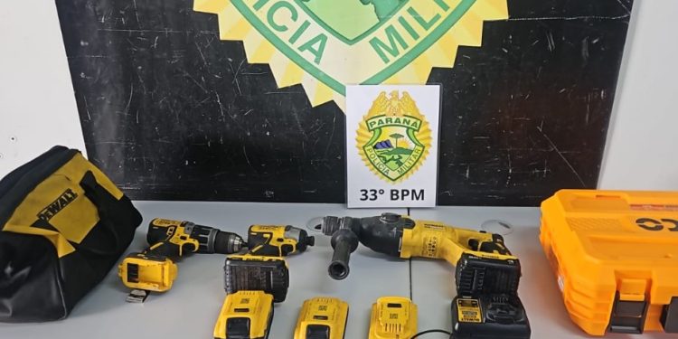 Homem é preso após furto em veículo e vítimas conseguem contê-lo no Centro de Curitiba