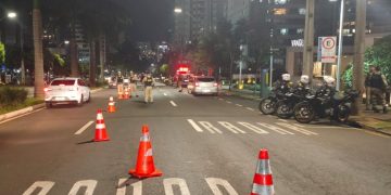 Operação Omnis aborda 457 pessoas e remove 39 veículos