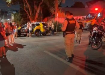 Motociclista sem CNH com companheira na garupa foge da PM e se envolve em grave acidente