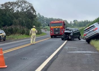 Jovem morre em colisão frontal entre Fox e Jeep Compass na BR-373
