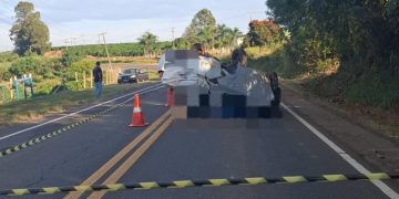 Jovem de 25 anos é encontrado sem vida em carro capotado na PR-272