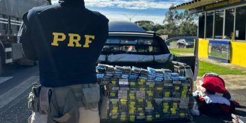 PRF apreende carga milionária de iPhones escondida em caminhonete na BR-277