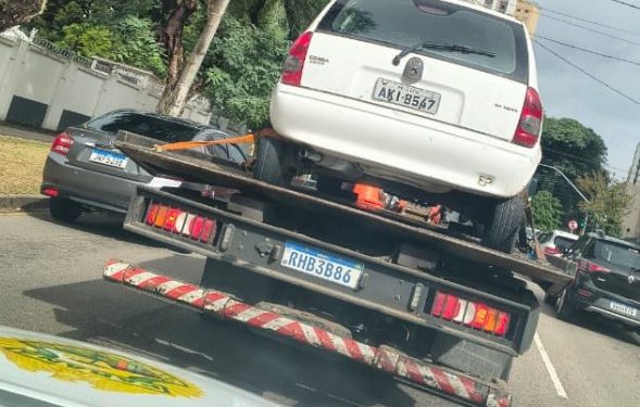 PM recupera Corsa furtado horas após crime na região central de Curitiba