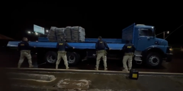 PRF apreende mais de uma tonelada de maconha escondida em compartimento oculto de caminhão na BR-277