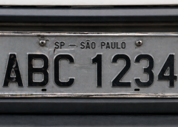Comissão aprova proposta de recolocação de Município e Estado nas placas dos carros