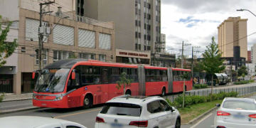 Família de pedestre atropelada em canaleta do ônibus expresso não tem direito à indenização, decide Justiça