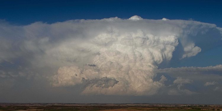 De olho no céu: Simepar explica os tipos de nuvens que apresentam riscos de tempestades
