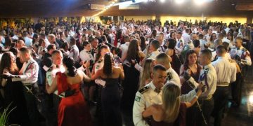 Baile do Espadim celebra início da formação de 101 cadetes da Polícia Militar do Paraná
