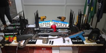 PCPR e PMPR prendem homem em flagrante por posse ilegal de arma de fogo em Uraí