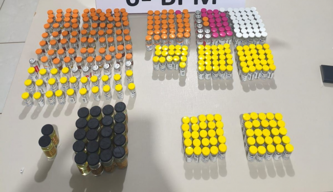 Polícia Militar apreende mais de 300 ampolas irregulares e prende homem em ônibus