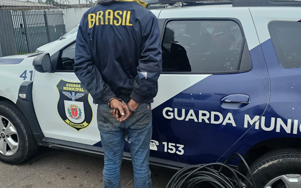 Guarda Municipal prende homem em flagrante por furto de cabo e recupera mais de 8 quilos de fiação de telefonia