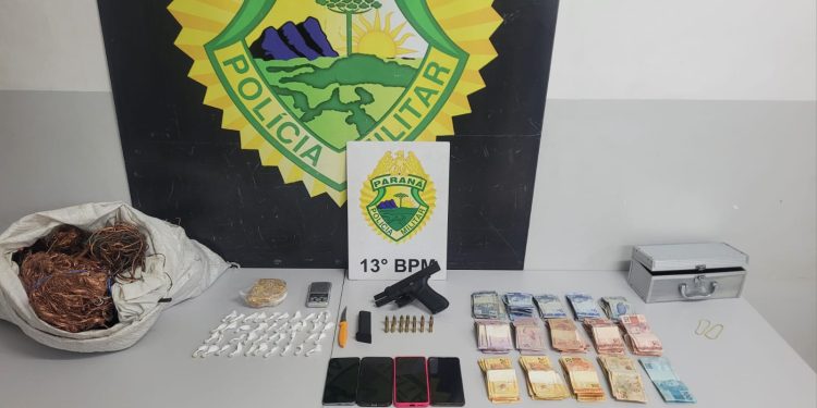Casal é preso com drogas, arma e dinheiro durante ação da PM no bairro Guaíra