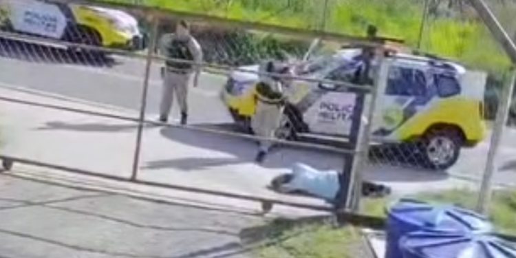 Dupla é presa após roubo violento de carro em Piraquara; vitima levou coronhadas na cabeça