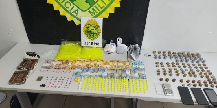 Dupla é presa com cocaína e estrutura de preparo de drogas no Centro de Curitiba