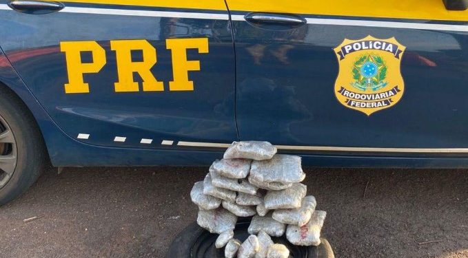 PRF prende três estrangeiros com drogas escondidas em veículos na BR-163