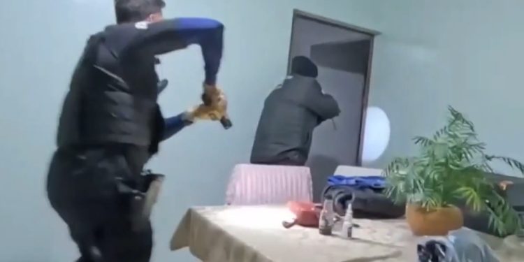 Polícia Civil prende ex-jogador de futebol suspeito de estelionato com prejuízo de R$ 200 mil em diversos Estados