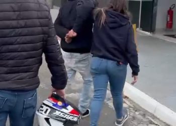 Delegacia de Furtos e Roubos de Veículos prende dupla suspeita de furtar pelo menos 7 motocicletas em Curitiba