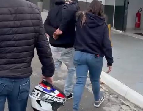 Delegacia de Furtos e Roubos de Veículos prende dupla suspeita de furtar pelo menos 7 motocicletas em Curitiba