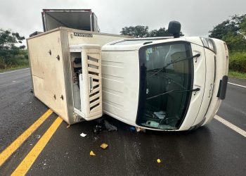 Colisão traseira deixa três feridos na PR-444
