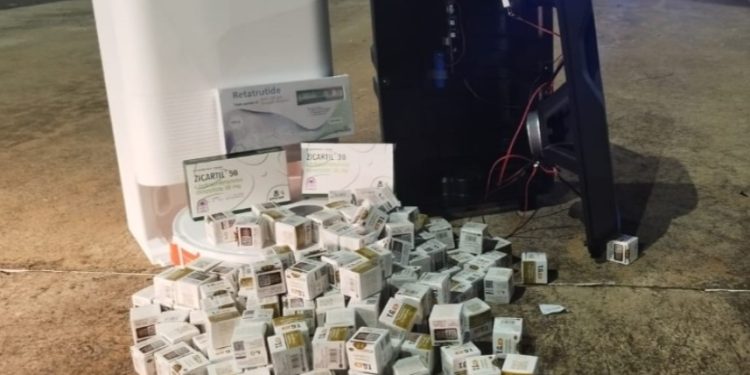 PRF apreende medicamentos dentro de aspirador e de caixa de som na BR-277
