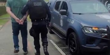 Com sinais de embriaguez, indivíduo com carro danificado tenta fugir da GM e acaba preso em Curitiba