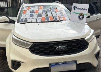 Receita Federal apreende R$ 300 mil em mercadorias escondidas em compartimento oculto de veículo no Paraná
