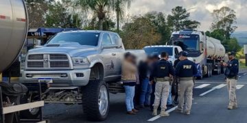 PRF flagra pela 6ª vez homem nunca habilitado conduzindo Dodge RAM ilegalmente modificada na BR-376