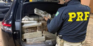 PRF recupera SUV furtado em São Paulo com 350 quilos de maconha