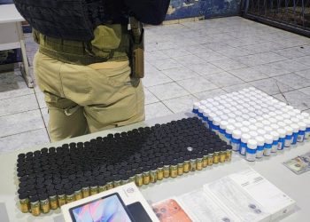 PRF apreende anabolizantes e eletrônicos durante fiscalização na BR-277 em Cascavel