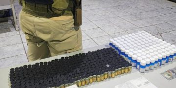 PRF apreende anabolizantes e eletrônicos durante fiscalização na BR-277 em Cascavel