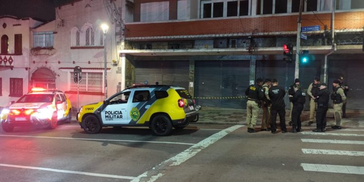 Homem é executado a tiros na região da Trajano Reis, no Centro de Curitiba