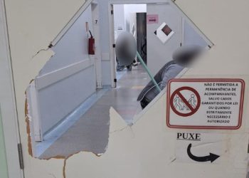 Homem é detido após danificar porta da UPA de Fazenda Rio Grande