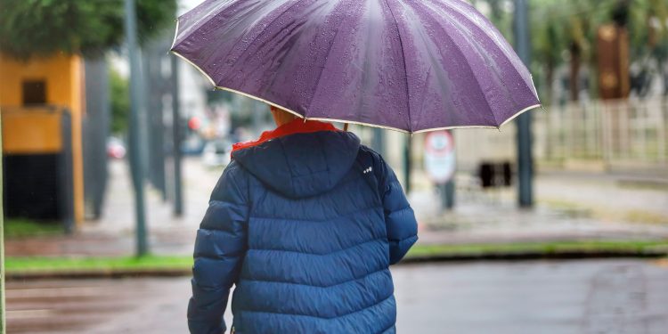 Paraná terá fim de semana chuvoso e novo declínio das temperaturas, prevê Simepar